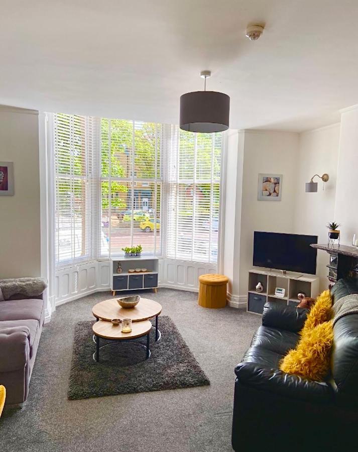 Charles Alexander Short Stay - Clifton Drive Beach Retreat Lytham St Annes Esterno foto